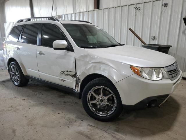 JF2SHADC8DH441752 - 2013 SUBARU FORESTER 2.5X PREMIUM أبيض صورة 4