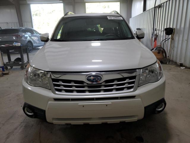 JF2SHADC8DH441752 - 2013 SUBARU FORESTER 2.5X PREMIUM أبيض صورة 5