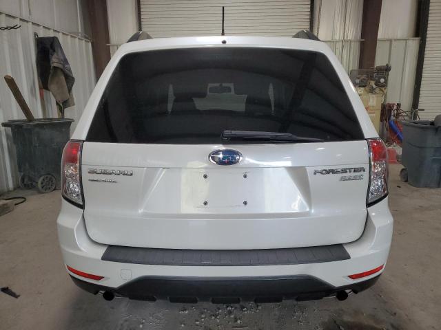 JF2SHADC8DH441752 - 2013 SUBARU FORESTER 2.5X PREMIUM أبيض صورة 6