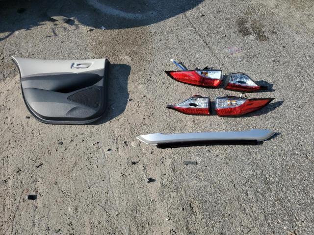 JTDBCMFE7RJ035409 - 2024 TOYOTA COROLLA LE Gümüş foto 12