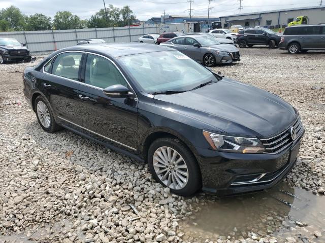 1VWBT7A34HC011916 - 2017 VOLKSWAGEN PASSAT SE BLACK photo 4