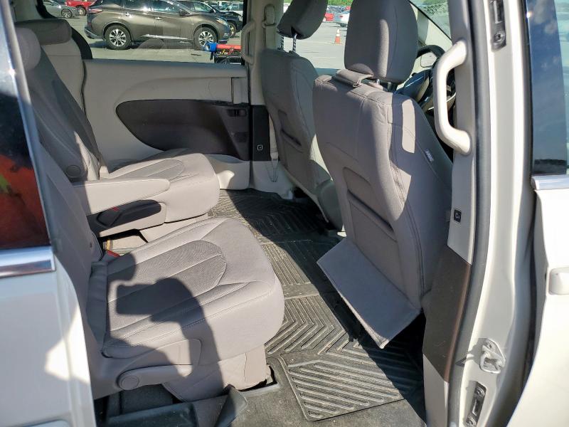 2C4RC1DG3HR623531 - 2017 CHRYSLER PACIFICA TOURING WHITE photo 11