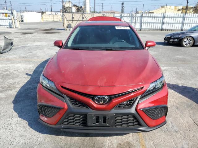 4T1T11AK7PU089337 - 2023 TOYOTA CAMRY SE NIGHT SHADE RED photo 5