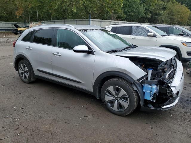 KNDCB3LC1H5060155 - 2017 KIA NIRO FE SILVER photo 4