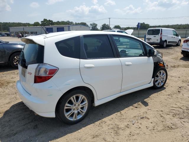 JHMGE8H5XBS009289 - 2011 HONDA FIT SPORT WHITE photo 3