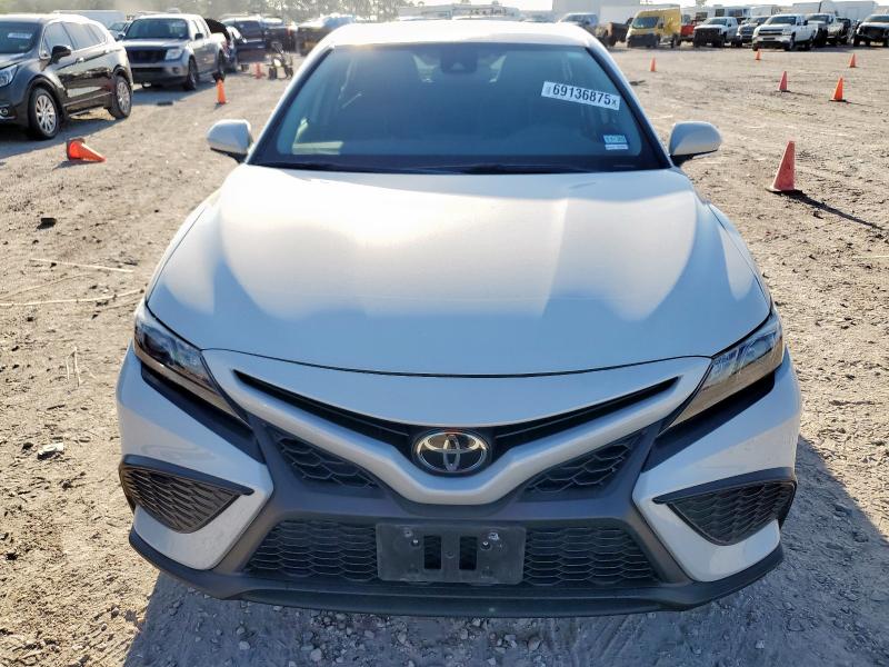 4T1T11AK6PU119864 - 2023 TOYOTA CAMRY SE NIGHT SHADE WHITE photo 5