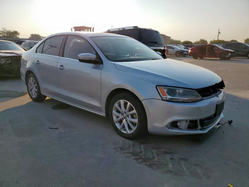 3VWD17AJ7EM354971 - 2014 VOLKSWAGEN JETTA SE SILVER photo 4