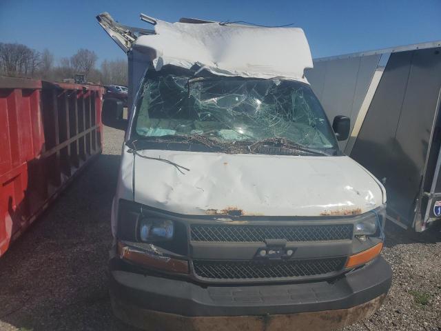 1GBHG31U341187207 - 2004 CHEVROLET EXPRESS G3 WHITE photo 5