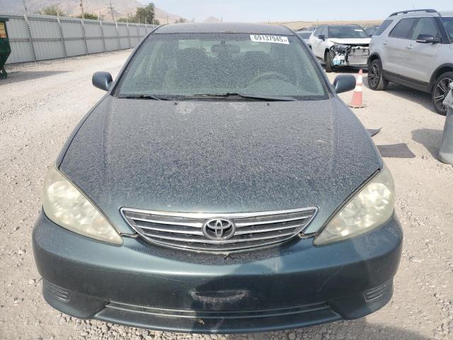 4T1BE32K45U097676 - 2005 TOYOTA CAMRY LE GREEN photo 5