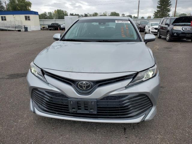 4T1B11HK7KU771726 - 2019 TOYOTA CAMRY L SILVER photo 5