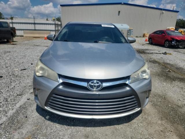 4T1BF1FK9FU095080 - 2015 TOYOTA CAMRY LE Silber Foto 5