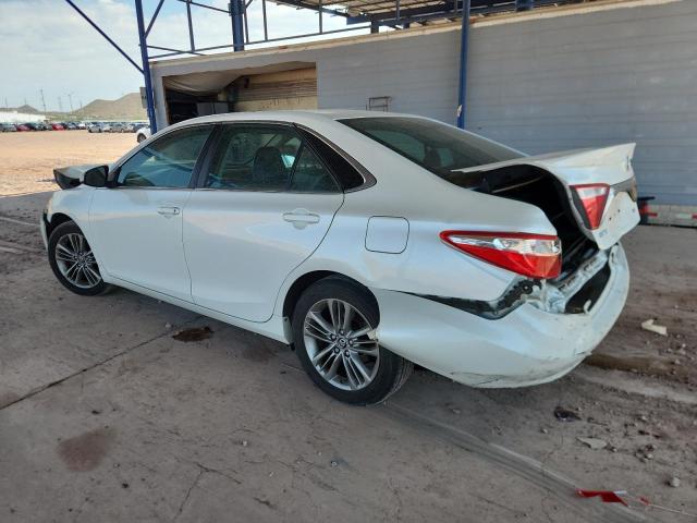 4T1BF1FK2HU321060 - 2017 TOYOTA CAMRY LE WHITE photo 2