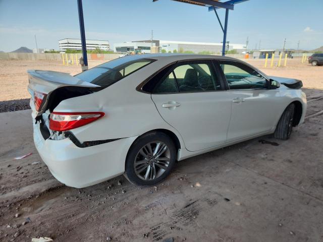 4T1BF1FK2HU321060 - 2017 TOYOTA CAMRY LE WHITE photo 3