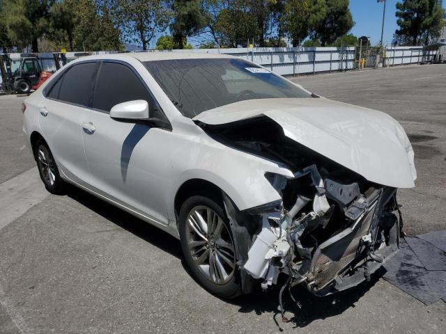 4T1BF1FK4HU443659 - 2017 TOYOTA CAMRY LE 白色 照片 4