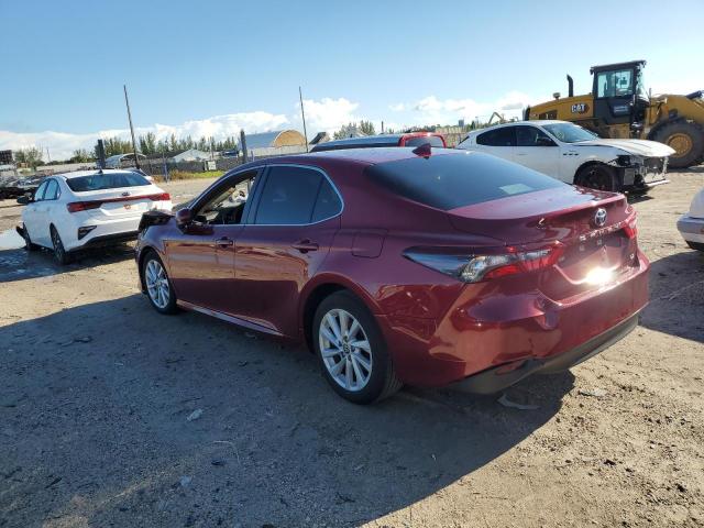 4T1C11AK7MU576016 - 2021 TOYOTA CAMRY LE RED photo 2