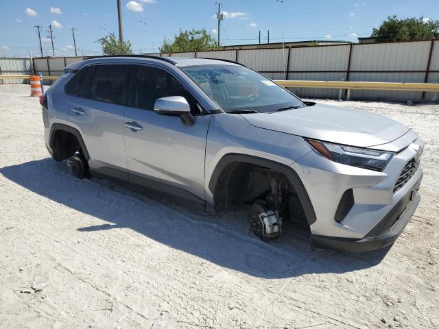 2T3W1RFVXNC197441 - 2022 TOYOTA RAV4 XLE SILVER photo 4