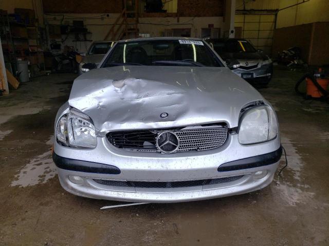 WDBKK49F04F311382 - 2004 MERCEDES-BENZ SLK 230 KOMPRESSOR SILVER photo 5