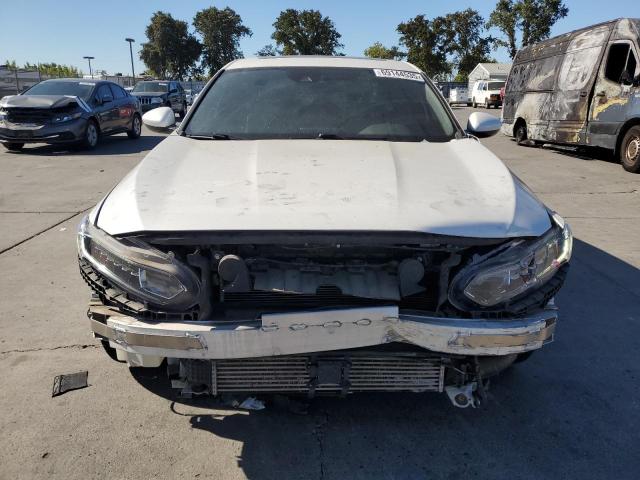 1HGCV2F36JA004191 - 2018 HONDA ACCORD SPORT WHITE photo 5