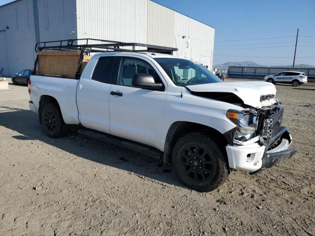 5TFUY5F16KX839765 - 2019 TOYOTA TUNDRA DOUBLE CAB SR/SR5 WHITE photo 4