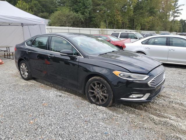 3FA6P0HD9HR342092 - 2017 FORD FUSION SE BLACK photo 4