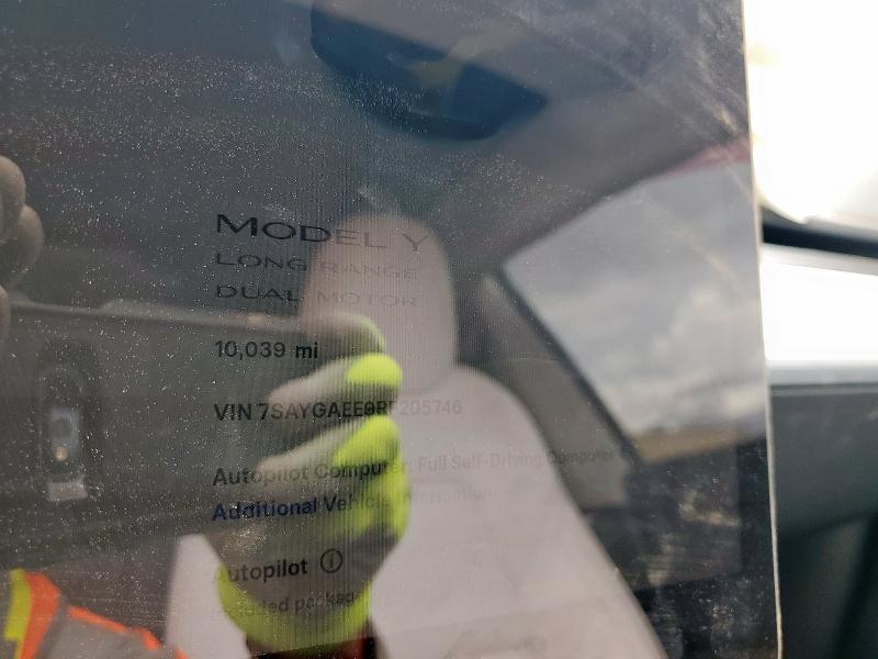 7SAYGAEE9RF205746 - 2024 TESLA MODEL Y Gris foto 9