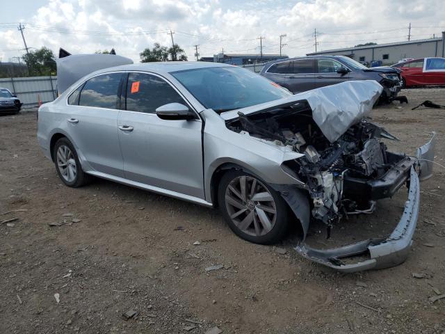 1VWBA7A33JC005844 - 2018 VOLKSWAGEN PASSAT SE SILVER photo 4