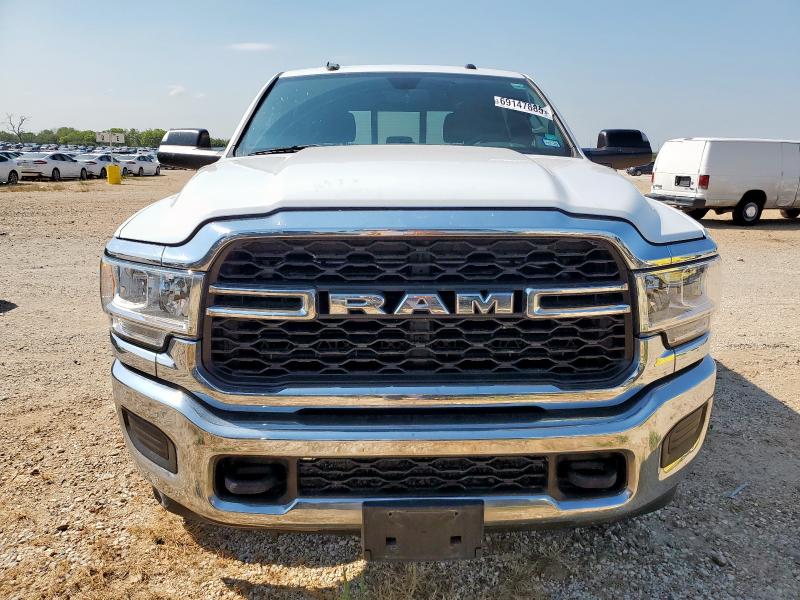 3C6UR5CJ7NG139013 - 2022 RAM 2500 TRADESMAN WHITE photo 5