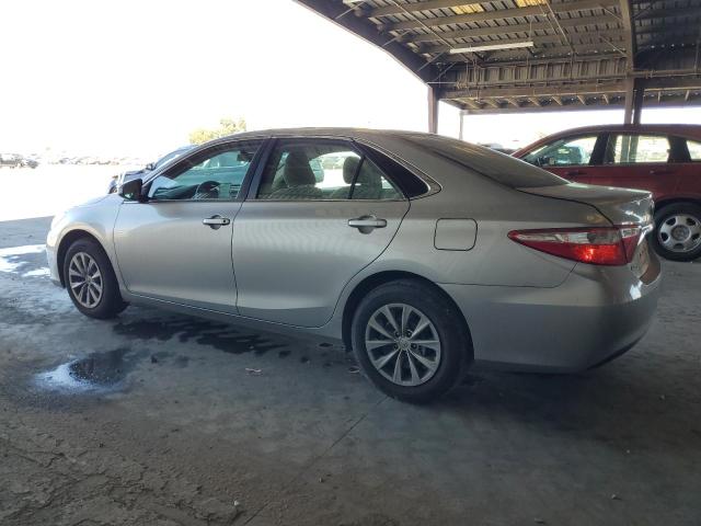 4T1BF1FK3GU260395 - 2016 TOYOTA CAMRY LE 银色 照片 2