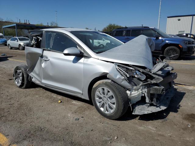 3KPC24A67LE101565 - 2020 HYUNDAI ACCENT SE SILVER photo 4