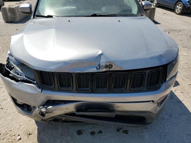 3C4NJDBB1JT314141 - 2018 JEEP COMPASS LATITUDE Gümüş fotoğraf 12