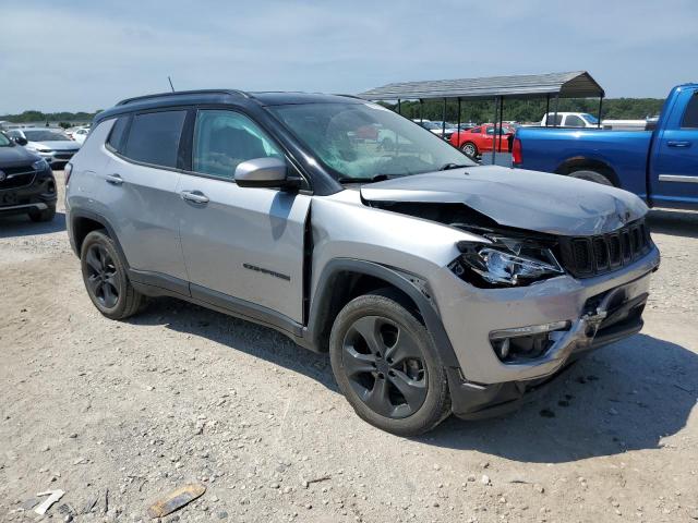 3C4NJDBB1JT314141 - 2018 JEEP COMPASS LATITUDE Gümüş fotoğraf 4