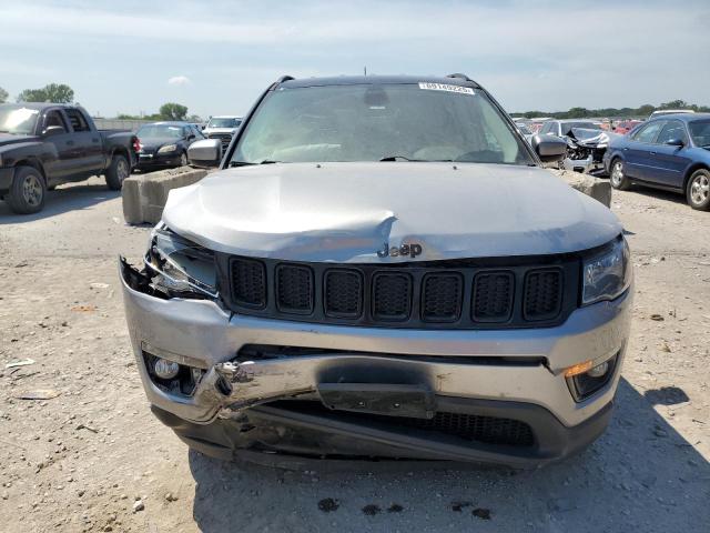 3C4NJDBB1JT314141 - 2018 JEEP COMPASS LATITUDE Gümüş fotoğraf 5