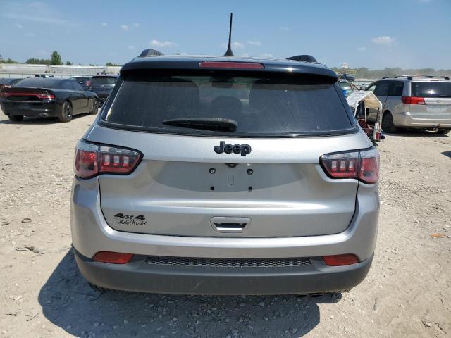 3C4NJDBB1JT314141 - 2018 JEEP COMPASS LATITUDE Gümüş fotoğraf 6