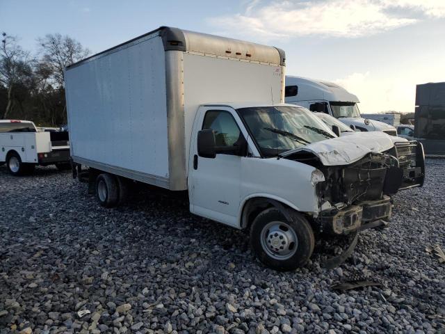 1GB6GVCG4H1104870 - 2017 CHEVROLET EXPRESS G4 WHITE photo 4