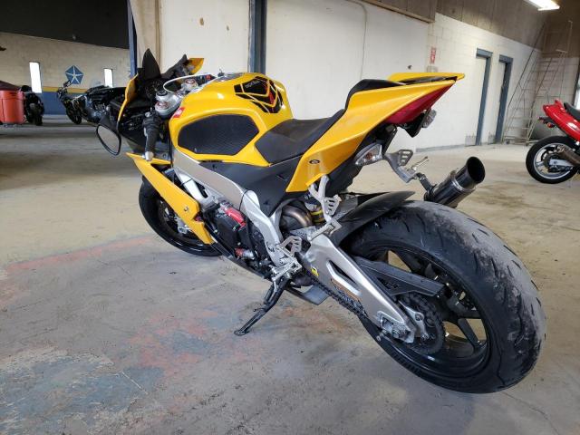 ZD4RKU047DS000037 - 2013 APRILIA RSV4 R YELLOW photo 3