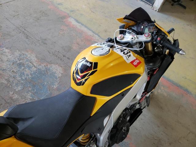 ZD4RKU047DS000037 - 2013 APRILIA RSV4 R YELLOW photo 5