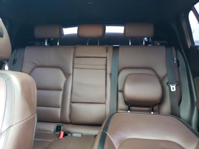 SJKCH5CR8JA046827 - 2018 INFINITI QX30 BASE GRAY photo 10