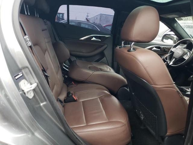 SJKCH5CR8JA046827 - 2018 INFINITI QX30 BASE GRAY photo 11