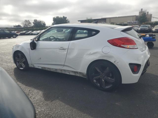KMHTC6AE6FU225599 - 2015 HYUNDAI VELOSTER TURBO WHITE photo 2