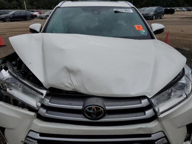 5TDKZRFH4KS551421 - 2019 TOYOTA HIGHLANDER SE WHITE photo 12