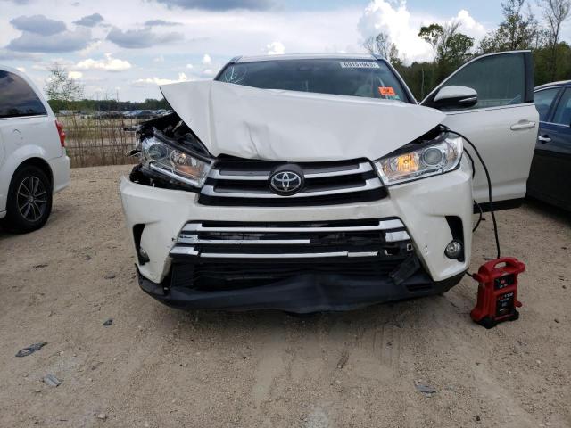 5TDKZRFH4KS551421 - 2019 TOYOTA HIGHLANDER SE WHITE photo 5