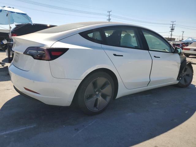 5YJ3E1EA9NF359670 - 2022 TESLA MODEL 3 WHITE photo 3