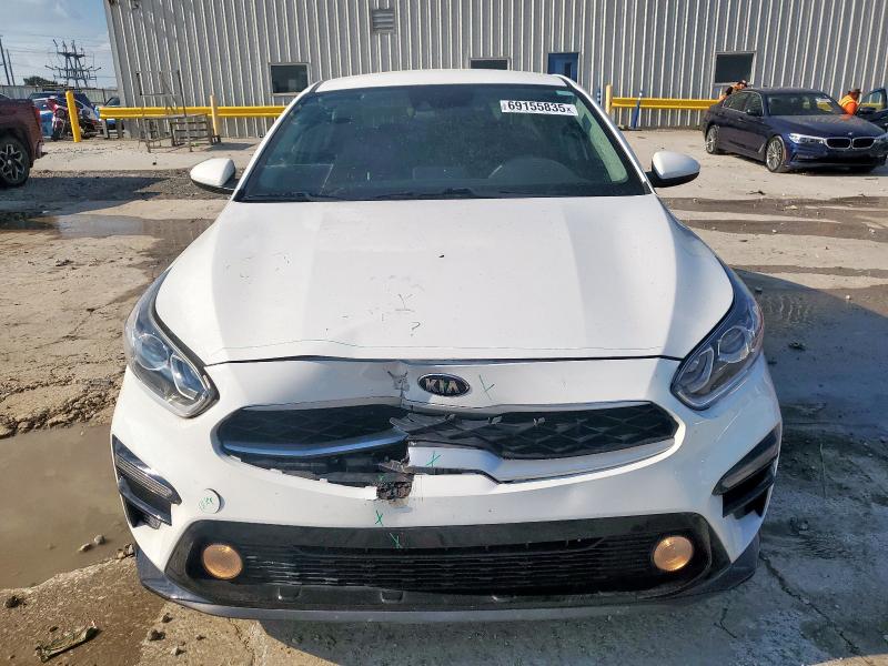 3KPF24AD7KE128792 - 2019 KIA FORTE FE WHITE photo 5