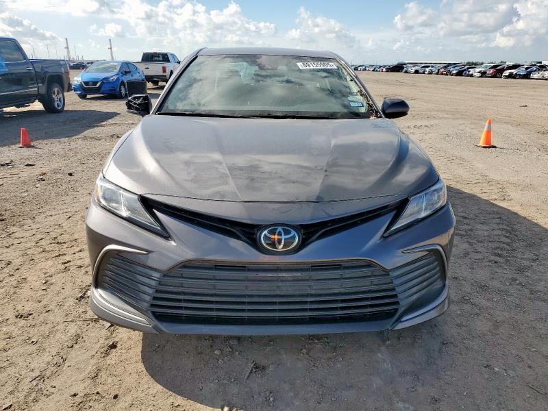 4T1C11AK7NU075208 - 2022 TOYOTA CAMRY LE GRAY photo 5