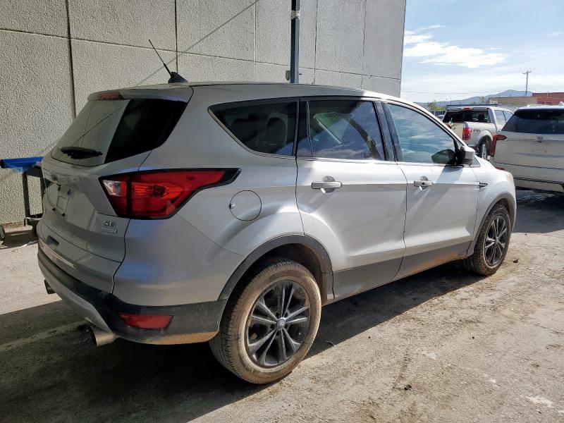 1FMCU0GD7KUC25694 - 2019 FORD ESCAPE SE SILVER photo 3