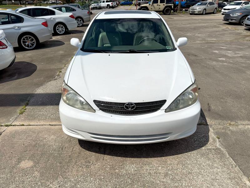4T1BE32K52U027812 - 2002 TOYOTA CAMRY LE WHITE photo 13