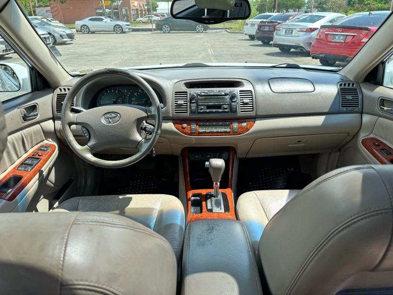 4T1BE32K52U027812 - 2002 TOYOTA CAMRY LE WHITE photo 9