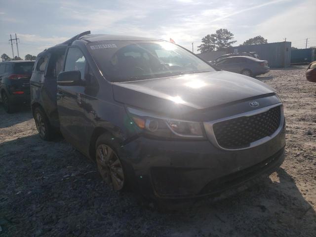 KNDMB5C18H6305946 - 2017 KIA SEDONA LX GRAY photo 4