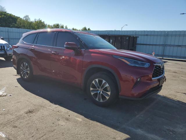 5TDHZRBH5MS086375 - 2021 TOYOTA HIGHLANDER XLE RED photo 4