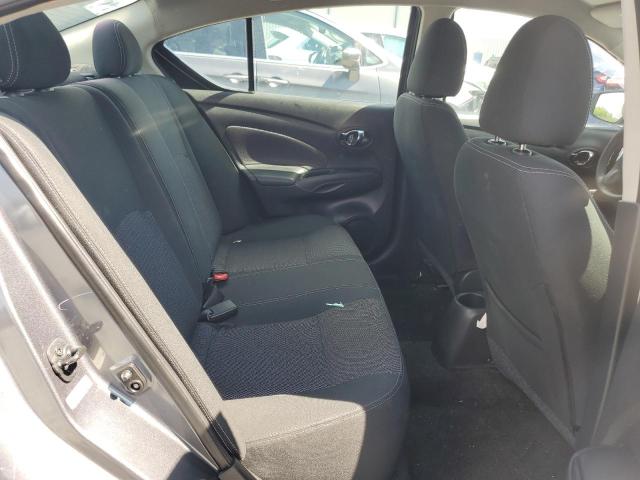 3N1CN7AP9JL867116 - 2018 NISSAN VERSA S 灰色 照片 10